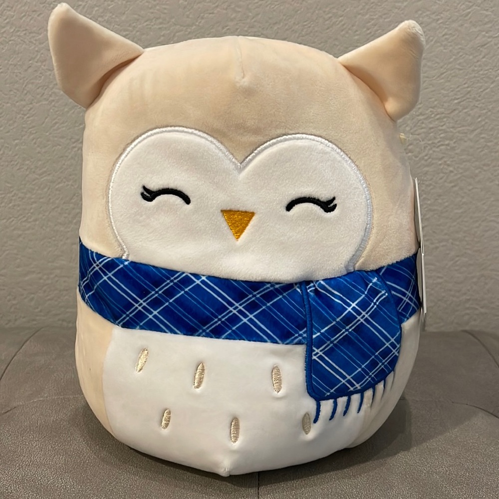 Vee  8” The Owl Squishmallow